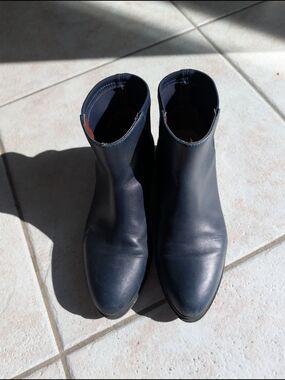 BCBGMaxAzria Men's Navy Leather Chukka Boots